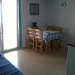 Appartamento In With Seaview, Terrace, Wifi Ražanj