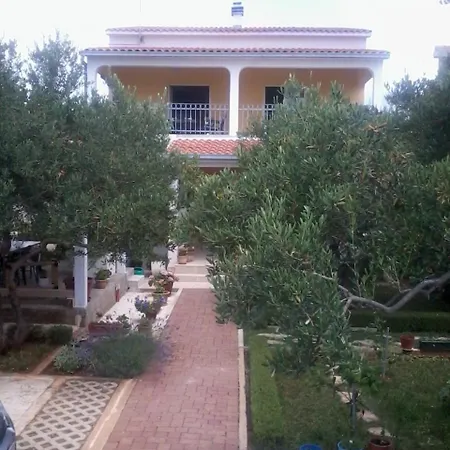 In With Seaview, Terrace, Wifi Appartement *