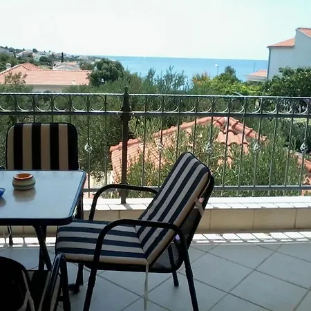 In With Seaview, Terrace, Wifi Appartement *
