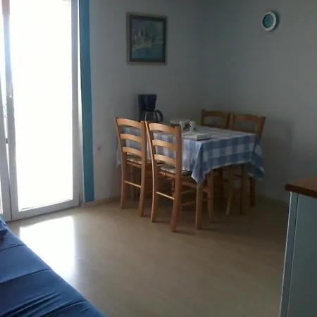 Apartment In With Seaview, Terrace, Wifi Razanj