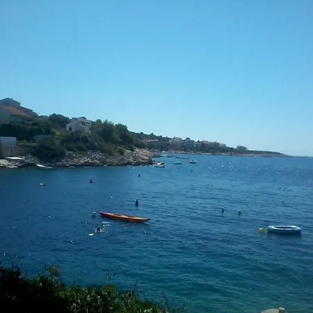 Apartment In With Seaview, Terrace, Wifi Razanj