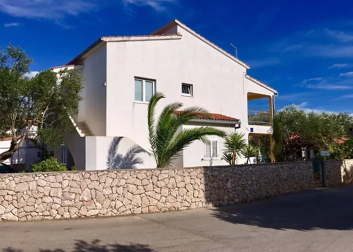 In With Seaview, Terrace, Wifi * Ražanj