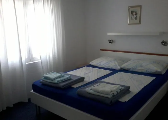 In With Seaview, Terrace, Wifi Appartement *